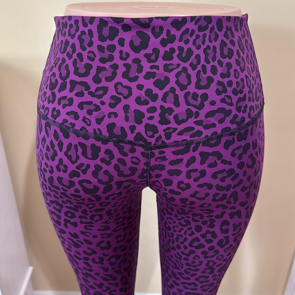 🐆Nike Leopard Print Dri Fit Leggings - Picture 6 of 10